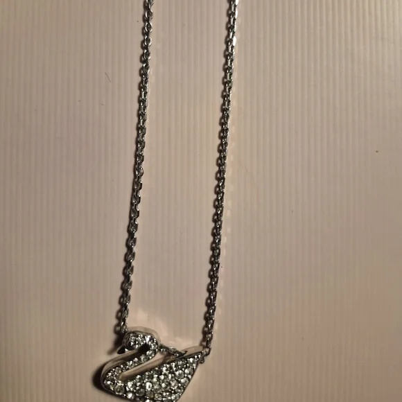 Swarovski Elegant Silver Swan Necklace - Picture 1 of 3